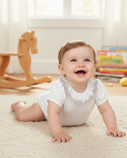 BODY CUELLO CON VOLANTE BLANCO