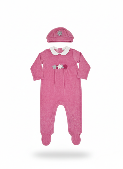 PELELE CON GORRO FUCSIA Y APLICACIONES FLORARES